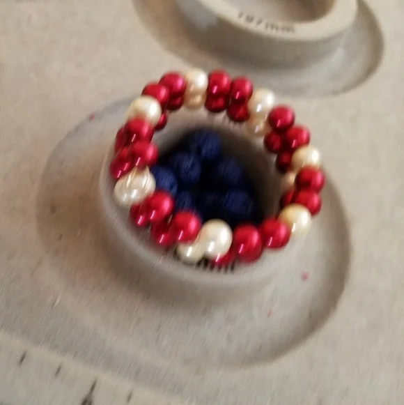 HAND CRAFTED Pearl Wrap Bracelet Red and White Coil Bracelet Memory Wire - Picture 2 of 4